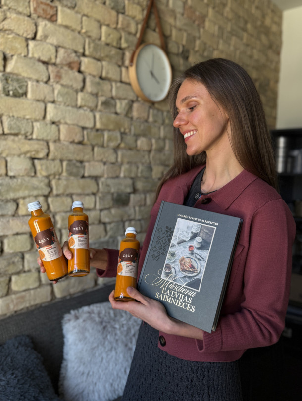 JAUNUMS / Pavārgrāmata “Mūsdienu Latvijas saimnieces” + 3 premium smiltsērkšķu sulas