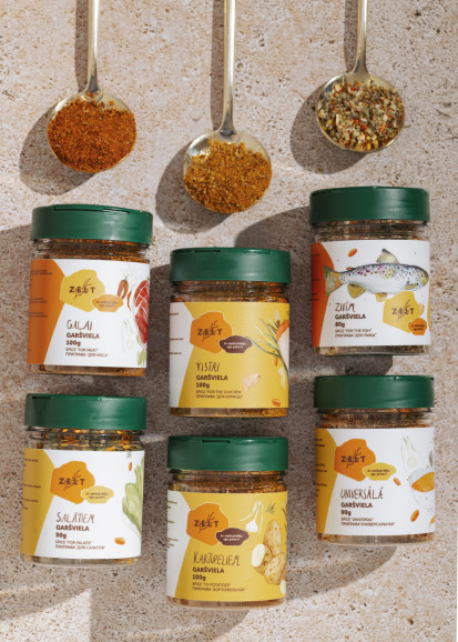 Sešu garšvielu svētku komplekts ar muslīna dvielīti