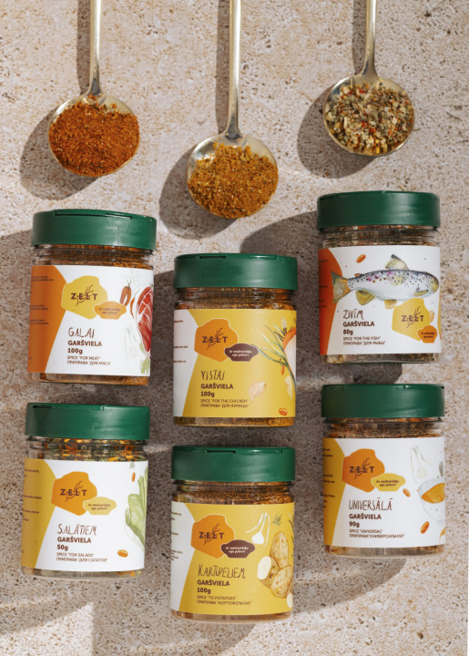 Sešu garšvielu svētku komplekts ar muslīna dvielīti